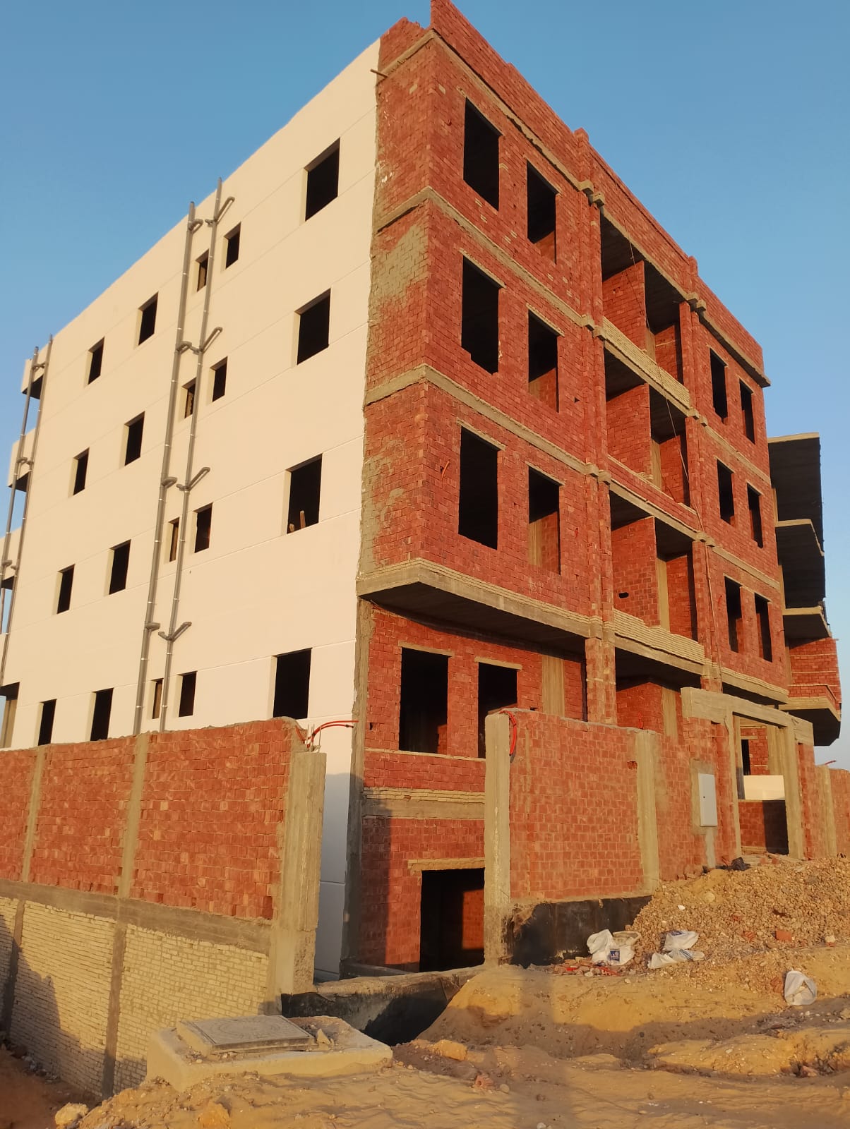 شقق و دوبلكس ف اكتوبر الجديده بجوار باديا 